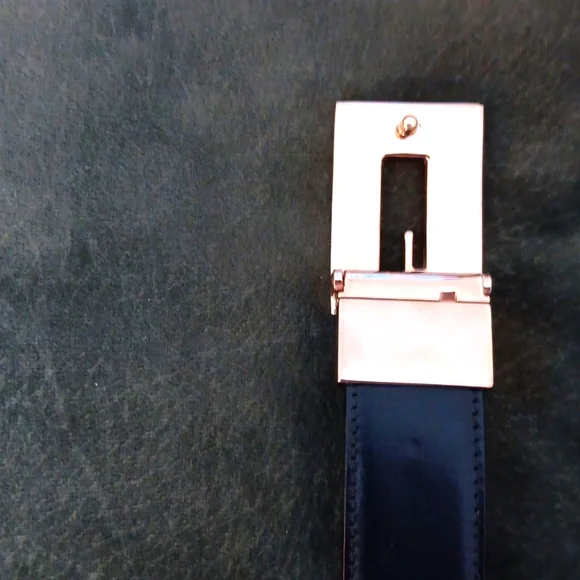 Gucci LuxuryVintage Reversible Elegant Black Leather /CamelBelt with Gold G. - Picture 8 of 9